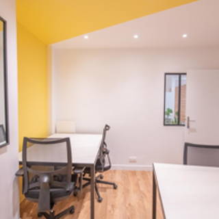 Bureau privé 10 m² 4 postes Coworking Rue Greneta Paris 75002 - photo 2